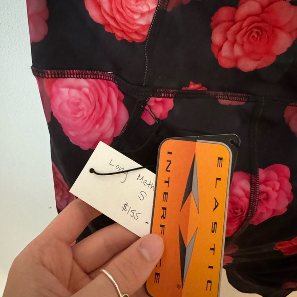 Elastic Interface Cycling Shorts - Never Worn - Picture 3 of 4